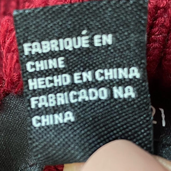 Forever 21 size medium sweater burgundy with rough fringe, and V-neck - Picture 12 of 12